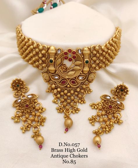 5 Tola Gold Set Design, Tanishq Jewellery Gold Necklaces Bridal, Jewelry Necklace Simple, Bridal Necklace Designs, Bride Jewelry Set, Neck Pieces Jewelry, Antique Necklaces Design, Choker Necklace Designs, New Gold Jewellery Designs