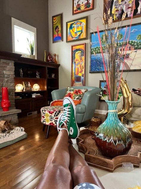 Melanin Aesthetics | Afro - boho • DECOR 🪴🤎 | Facebook Black Culture Decor, Neo Soul Home Decor, African American Interior Designers, Afro Boho Home Decor, Afrobohemian Home Decor, Afro Boho Living Room, Afro Chic Home Decor, Afro Bohemian Style Decor, Black Home Interior