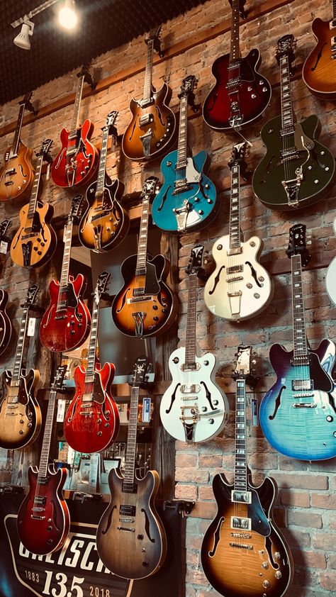 Band Equipment Aesthetic, Guitar Aesthetic Electric, Musical Instruments Wallpaper, Electric Guitar Aesthetic, Guitar Wallpaper, Writing Songs Inspiration, Rockstar Aesthetic, Guitar Store, Guitar Obsession