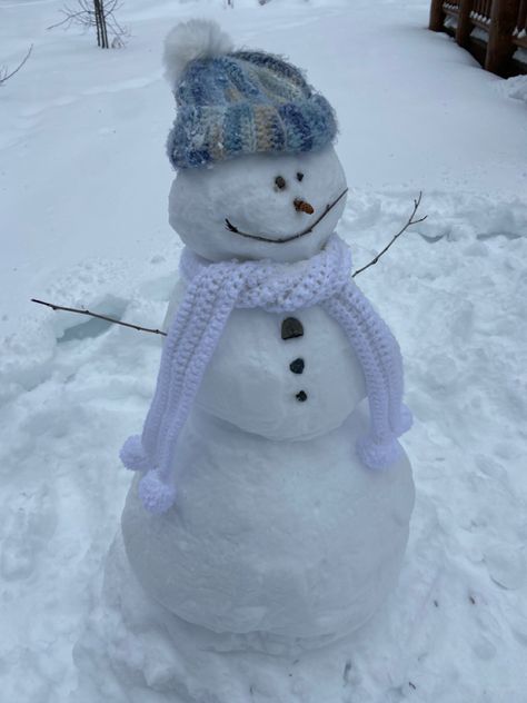 Snowman Pfp Aesthetic, Snowman Astethic, Snowman Building Contest, Aesthetic Snowman, Snow Date, Winter Dates, Snowman Building, Snow Men, Christmas Bucket List