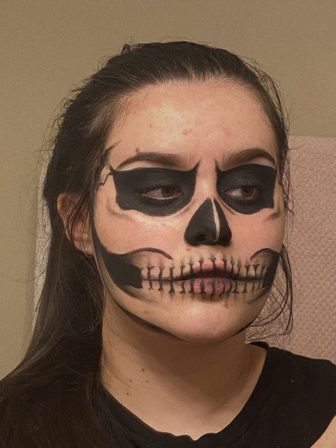 Tate Skull Makeup Easy, Skeleton Makeup On Men, Skeleton Makeup Pretty Easy, Goth Skeleton Makeup, Skull Face Paint Aesthetic, Tate Langdon Makeup Easy, Easy Skull Makeup Men, Tate Ahs Makeup, Skeloten Makeup