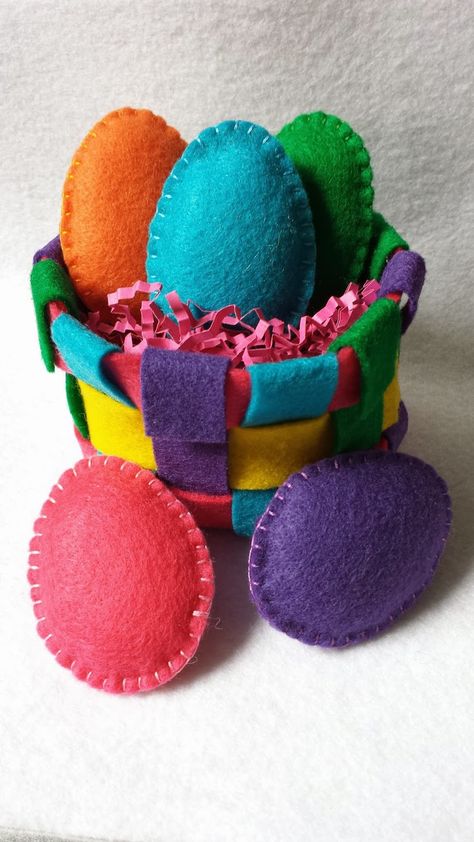 Munchkin and Bean: Woven Felt Baskets Waldorf Spring, Felt Easter Eggs, Felt Easter Crafts, Felt Eggs, Sensory Items, Felt Basket, Toddler Class, Waldorf Crafts, Spring Easter Crafts