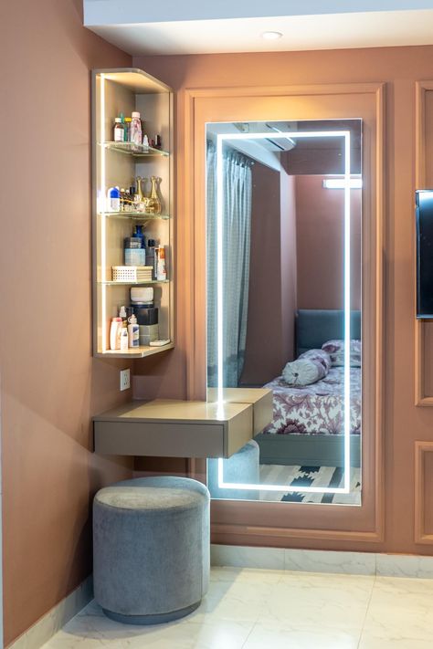 Corner Dressing Table Ideas Modern, Mirror Cupboard Design, Simple Dressing Table Ideas Bedroom, Mirror Corner Ideas Bedroom, Simple Dressing Table Ideas, Corner Dressing Table Ideas, Dressing Table Design Wooden, Aesthetic Dressing Table, Cupboards Designs