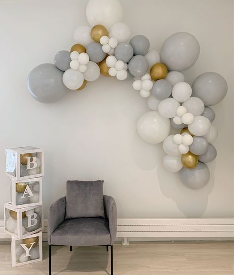 Gender Neutral Balloons, Gray Gender Reveal Party, Gender Neutral Balloon Garland, All White Balloon Garland, Baby Shower Simple Decorations, Grey Baby Shower Ideas, Simple Baby Shower Decor, Neutral Balloon Garland, Baby Sprinkle Decorations