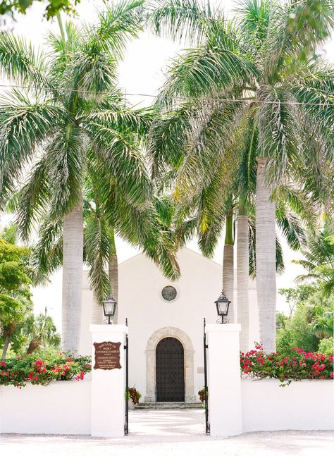 This gorgeous Florida sunset got an upgrade with the sweetest couple who smiled and laughed their way through their special day. With a gorgeous white tent and colorful spring florals, this wedding is sure to whisk you away to a tropical paradise. South Florida Wedding Venues, Shed Wedding, Small Beach Weddings, Tropical Wedding Decor, Beach Wedding Centerpieces, Florida Sunset, Modern Wedding Venue, Tented Wedding, Florida Beach Wedding