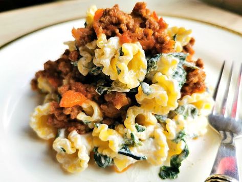 Tuscan pasta tordellata, intordellata or stordellata is a delicious deconstructed version of a traditional tortelli recipe from Tuscany made with 2 sauces Gigli Pasta, Campanelle Pasta, Tuscan Pasta, Cooking Spinach, Pasta Noodle Recipe, Easy Pasta Dinner, Bell Flowers, Pasta Dinners, Spicy Sausage