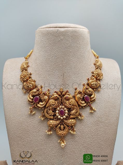 Simple Neck Chockers, Neck Sets Jewellery Gold, New Necklace Designs Gold, Nakshi Necklace Designs, Tanishq Jewellery Gold Necklaces Antique, Antique Gold Necklace Designs, Gold Sets Jewelry Indian Design, Antique Gold Bangles Design, Kandalaa Jewellery