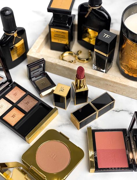 Luxury Makeup Brands, Tom Ford Packaging, Tom Ford Makeup Aesthetic, Cool Makeup Packaging, Tom Ford Aesthetic, Makeup Products Foundation, Glamour Vanity, Luxury Presents, Ck Brand