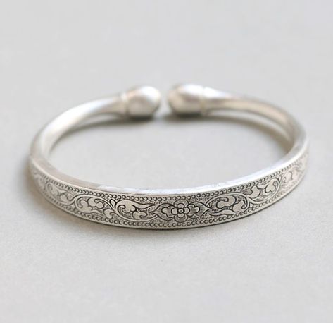 Design inspiration: This elegant vintage 999 solid pure silver bracelet is handcrafted, carved with lotus and clouds, romantic and bohod exotic, suitable for both men and women, we can carve letters into the inside of the bracelet to make it a unique custom gift Women Silver Jewelry, Silver Kada Designs For Women, Silver Accessories For Men, Silver Bracelet Designs For Men, Kada Designs Silver For Men, Silver Kada Design, Unique Silver Kada For Men, Silver Bracelets For Men Unique, Breslet Jewelry Gold