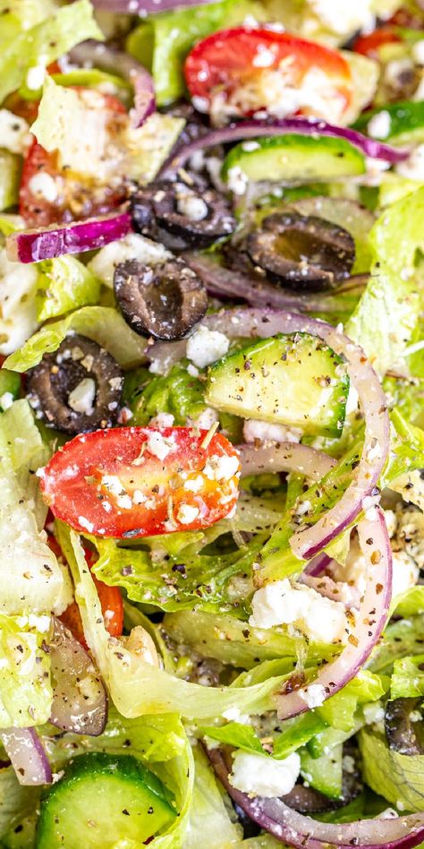 Mediterranean Greek Salad, Homemade Greek Salad Dressing, Homemade Greek Salad, Greek Salad Recipe, Lettuce Salad Recipes, Lettuce Recipes, Salad Keto, Shrimp Salad Recipes, Greek Salad Dressing