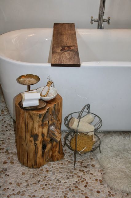 DIY bathtub shelf.  So easy a caveman could do it! Room Accessories Diy, Bathroom Tub Remodel, Bathtub Table, Bathtub Shelf, Magic Decor, Regal Bad, Tub Remodel, Diy Bathtub, Bathtub Decor