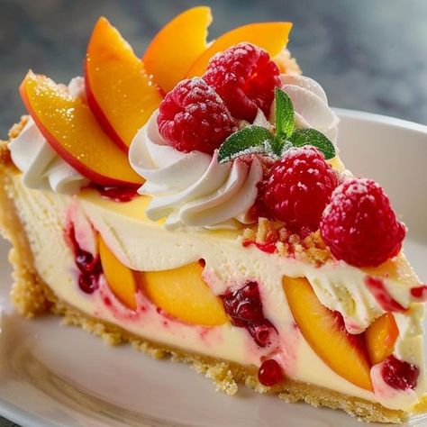 Peaches And Cream Cheesecake, One Piece Food, Optimal Recipes, Fruit Cheesecake, Rich Cheesecake, Dessert Cups Recipes, Rich Food, Cheese Tart, Cheese Pie