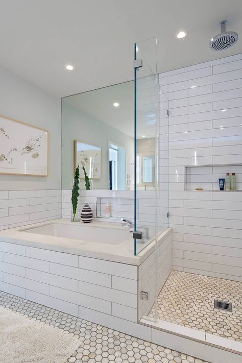 House in Berkeley Hills by Yamamar Design. Modern bath. Oversized subway tile. Marble hexagonal tile. Framless shower doors. Bilik Air Kecil, Design Interior Baie, Rumah Moden, Makeover Kamar Mandi, Subway Tiles Bathroom, Bilik Mandi, Decor Baie, Master Bath Remodel, Modern Farmhouse Bathroom