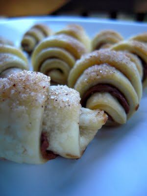 Nutella Pie Crust Crescents Nutella Pie Crust, Nutella Pie, Nutella Recipes, Yummy Sweets, How Sweet Eats, Tasty Food, Eat Dessert, Sweets Treats, Yummy Cookies