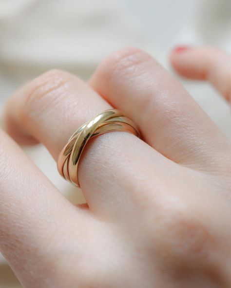 *SOLD Unveil vintage glamour with this 9ct gold tri-colour trinity ring. ✨ Weighing over 4g, featuring intertwined bands of yellow, white, and rose gold for harmony. UK size O, EU 55, US 7. perfect condition, London marked for year 1988. A symbol of unity & elegance, available now on the site. Link in bio. Direct link via stories. #VintageJewelry #TrinityRing #EleganceInGold #MyGoldenFinds Gold Trinity Ring, Trinity Ring, Tri Colour, Vintage Glamour, Tri Color, Yellow White, Link In Bio, Vintage Jewelry, Rose Gold