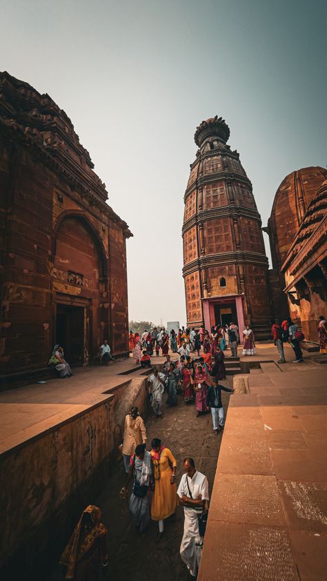 Vrindavan Temple, Vrindavan Dham, Radha Raman, Shri Radha, Instagram Creative Ideas, Hindu Temple, Hindu Deities, Instagram Creative, Uttar Pradesh