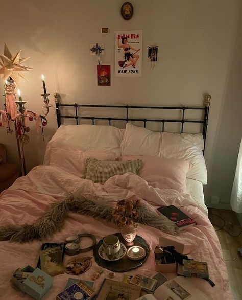 2010 Bedroom Aesthetic, Femme Fatale Aesthetic Bedroom, Trashy Room Aesthetic, London Bedroom Aesthetic, Small Room Inspiration Aesthetic, Clothing Rack Room, Grunge Coquette Room, Pink Bedding Ideas, Cozy Night In