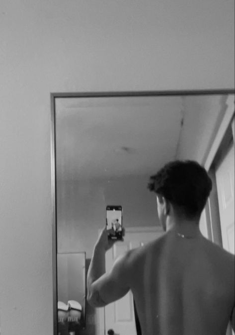 Black and white back to mirror selfie Back Pics Mirror, Shower Mirror Selfie Men, Men Mirror Selfie Aesthetic Dark, Man Fake Profile, Mirror Pose Ideas Men, Mirror Selfie Man Aesthetic, Mirror Pic For Boys, Mirrior Selfie Of A Boy, Back Mirror Pic Men