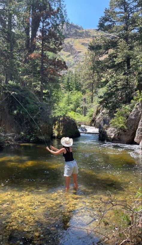 Country Farm Outfits, Classic Country Aesthetic, Mountain Cowgirl Aesthetic, Country Lifestyle Aesthetic, Southern Summer Aesthetic, Soft Country Aesthetic, Montana Farmhouse, Farm Life Aesthetic, Abandoned Farmhouse