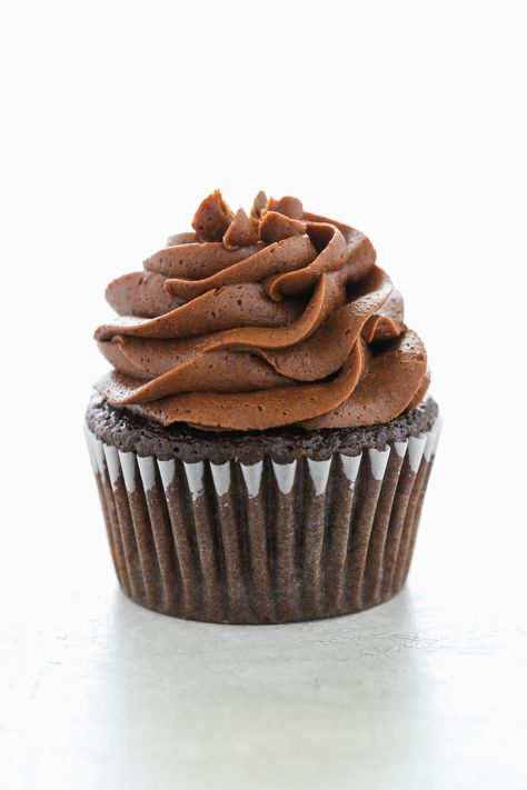 Chocolate Butter cream Frosting Cupcake Creme, Sweet 16 Cakes, Chocolate Buttercream Frosting, Baking Basics, Chocolate Butter, Chocolate Icing, Domestic Goddess, Cake Icing, Chocolate Buttercream