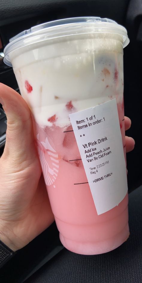 The pink drink from Starbucks but with extra delicious Pink Drink Starbucks, Resep Starbuck, Starbucks Secret Menu Recipes, Starbucks Tea, Cold Starbucks Drinks, Starbucks Drinks Diy, Secret Starbucks Recipes, Coffee Recipes Starbucks, Iced Starbucks Drinks