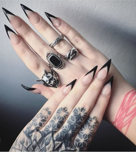 Goth Witchy Nails, Witch Nails Stilleto, Stilleto Nails Black Tip, Black Sharp Nails Design, Black Nails Goth Gothic, Black Nail Designs Witchy, Gothic Manicure Ideas, Black Nail Inspiration Acrylic, Black Witch Nails Acrylic