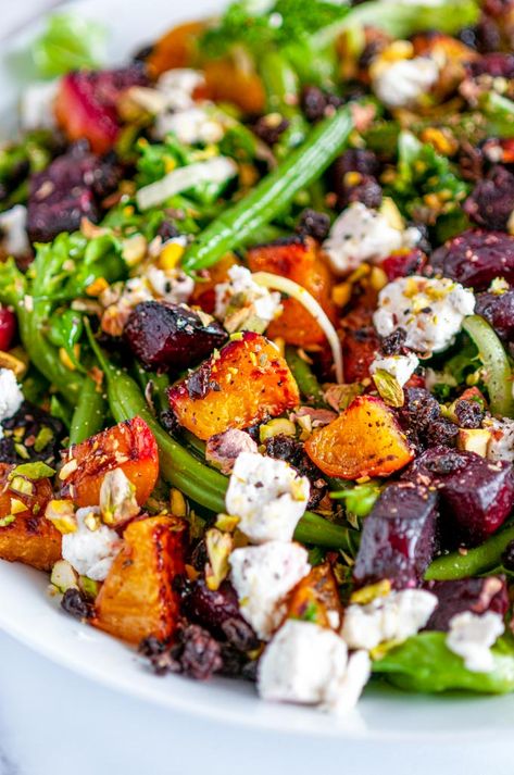 Beet Salad Meal Prep, Beet Greens Recipes, Green Bean Recipes Salad, Roast Veggie Salad, Beets Recipe Roasted, Side Salads For Dinner, Healthy Salad Ideas, Tossed Green Salad, Pickled Beet Salad