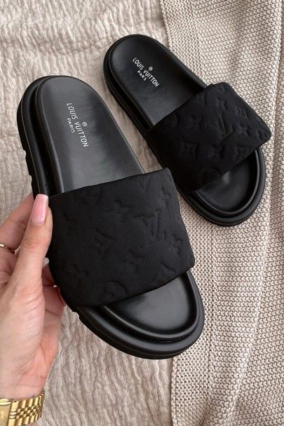 Luis Vuitton Sandals Women, Louis Vuitton Pillow Slides, Luis Vuitton Shoe, Louis Vuitton Shoes Women, Lv Flip Flops, Louis Vuitton Pillow, Lv Sandals, Dhgate Finds, Louis Vuitton Slippers