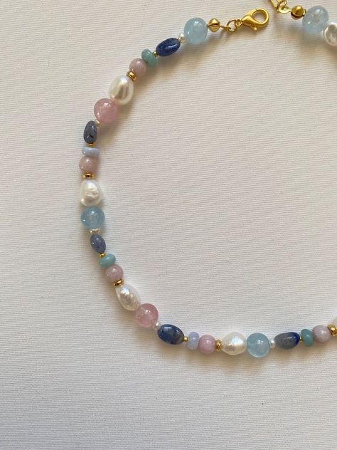 Colorful Pearl Jewelry, Stone Beads Jewelry, Multi Stone Necklace, Self Made Jewelry, Selfmade Necklace, Handmade Jewelry Ideas Necklace, Stone Necklace Designs, Gemstone Jewelry Diy, Pastel Pearl Necklace