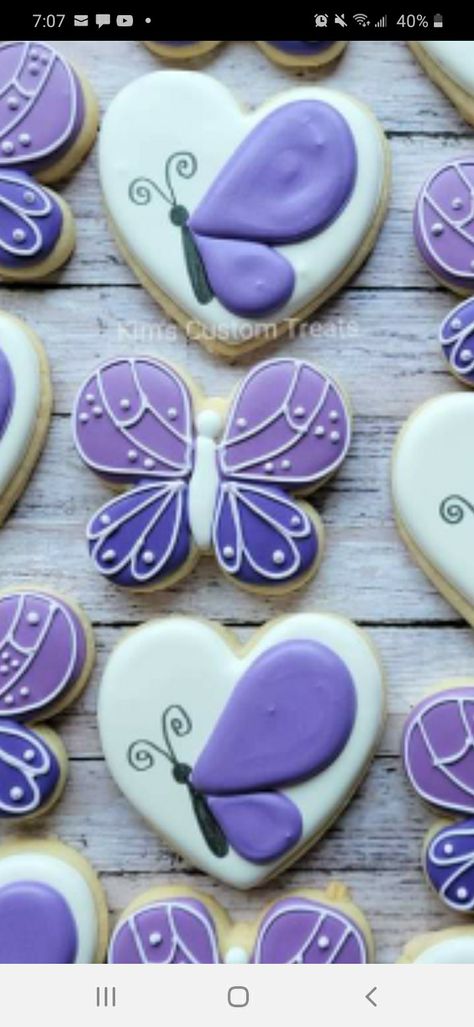 Side Butterfly Cookies Decorated, Purple Butterfly Cookies Decorated, Butterfly Cookie Ideas, Purple Cookies Decorated, Butterfly Royal Icing Cookies, Butterfly Sugar Cookies Decorated, Purple Sugar Cookies, Butterfly Cookies Decorated, Butterfly Cookies Royal Icing