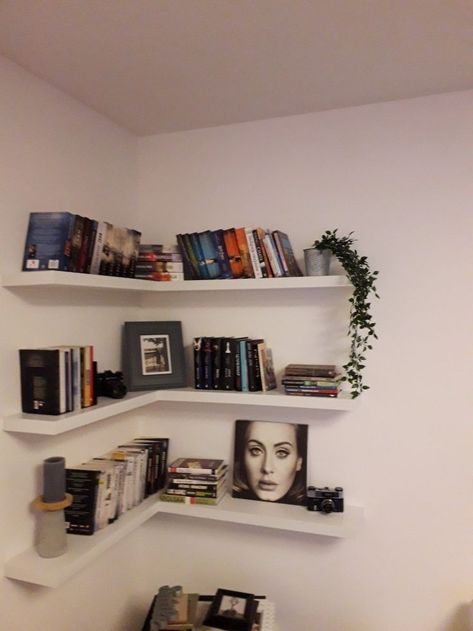 Bookshelf On The Wall Ideas, L Shaped Corner Shelf, Decorative Shelf Ideas Bedrooms, Corner Shelves Bedroom Aesthetic, Shelves Inspo Bedroom, Corner Floating Bookshelves, Book Shelf For Room, Wall Shelves In Bedroom, Bookshelves For Bedroom