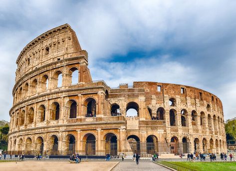 Must-Visit Attractions in Rome Colosseum Drawing, Hotel Concierge, Poster Presentation, Rome Attractions, Best Of Italy, Italy Tours, Rome Travel, Landscape Drawings, Vacation Packages