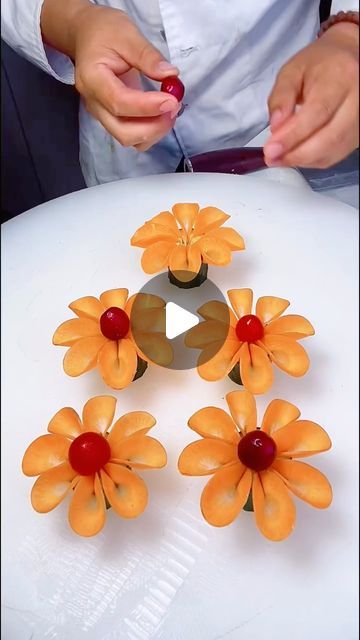 Lemon Pasta Recipes, Vegetable Crafts, Fruits Art, Food Garnish, Vegetable Decoration, Carrot Flowers, Fruit And Vegetable Carving, Amazing Food Art, Vegetable Carving