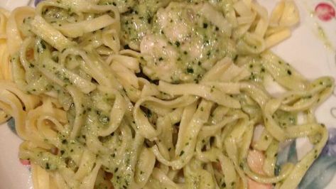 Pesto Linguine, Creamy Chicken Pasta Recipes, Linguine Recipes, Creamy Chicken Pasta, Linguine Pasta, Chicken Pesto, Creamy Pesto, Parmesan Sauce, Chicken Strips