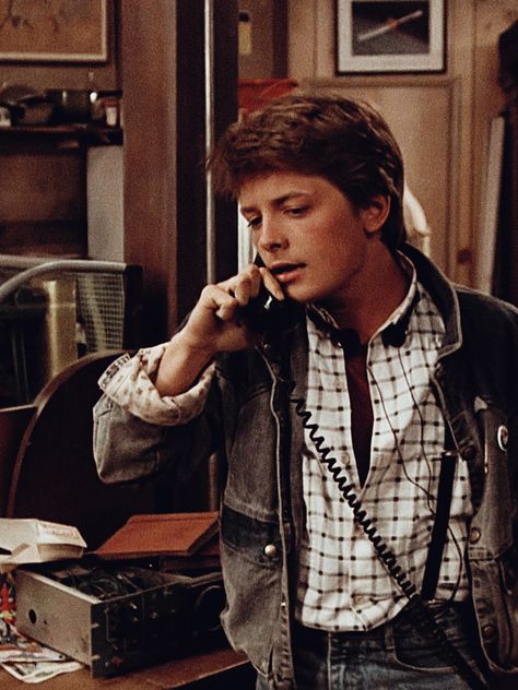 Back To The Future 1985, 1980s Aesthetic, Michael Fox, Future Costume, Funny Aesthetic, Outfit Costume, Films Movies, Michael J Fox, J Fox