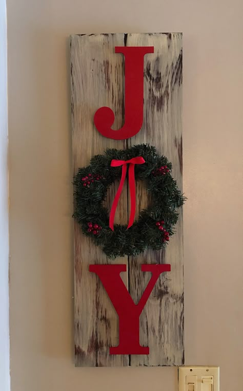 Joy Signs Diy, Home Made Signs, Joy Wooden Signs Christmas Crafts, Joy Signs Wooden, Christmas Logs, Diy Dollar Tree Christmas Crafts, Christmas Pallet Signs, Dollar Tree Christmas Crafts, Diy Dollar Tree Christmas