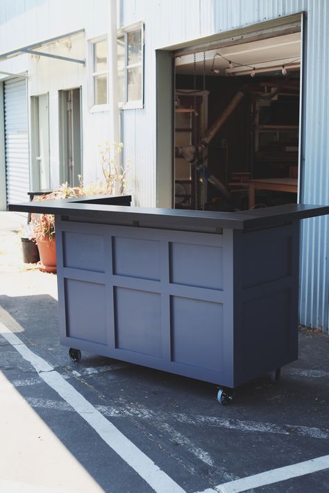 Coffee Cart Diy Plans, Outdoor Bar On Wheels, Diy Mobile Cart, Outdoor Coffee Bar Ideas, Coffee Mobile Cart, Coffee Trailer Ideas, Coffee Cart Design, Diy Mobile Bar, Coffee Cart Ideas