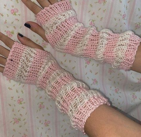 Coquette Arm Warmers, How To Knit Arm Warmers, Crocheted Arm Warmers, Kawaii Arm Warmers, Cute Arm Warmers, Crochet Gloves Aesthetic, Pink Crochet Aesthetic, Hand Warmers Aesthetic, Arm Warmers Aesthetic