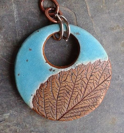 Ceramic Jewelry Holder, Pottery Necklace, Ceramic Bead Jewelry, Clay Pendants, Crystal Bead Jewelry, Cerámica Ideas, Terracotta Jewellery, Ceramic Necklace, Clay Ornaments