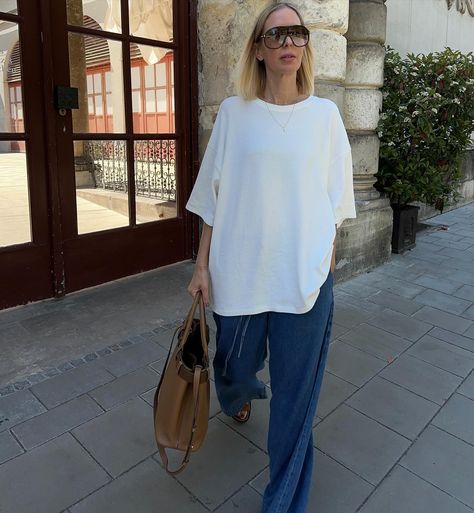 Oversize Tee Outfit, Wide Leg Jeans Street Style, Wide Leg Jeans Outfit Summer, Flowy Outfit, Flowy Outfits, Oversized Tee Outfit, Oversized Tshirt Outfit, Tshirt And Jeans, Oversize Tshirt Outfits