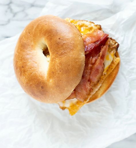 Bagel And Egg Sandwich, Bacon And Egg Bagel, Cheese Bagel Recipe, Bacon Egg And Cheese Bagel, Breakfast Munchies, Egg Bagel Sandwich, Egg Cream Cheese, Breakfast Bagel Sandwich, Fat Monkey