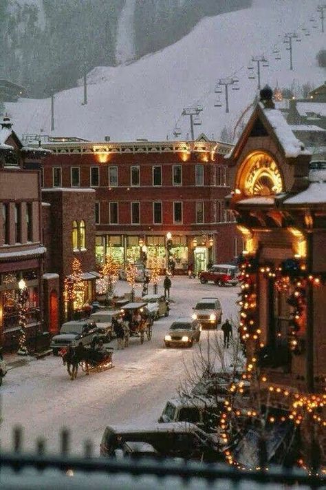 Aspen, Colorado - Ski Resort https://www.pinterest.com/dcindcmedia/ #Ilovewinter Leavenworth Washington, Fotografi Kota, Vail Colorado, Aspen Colorado, Clearwater Beach, To Infinity And Beyond, Taos, Pretty Places, Winter Scenes