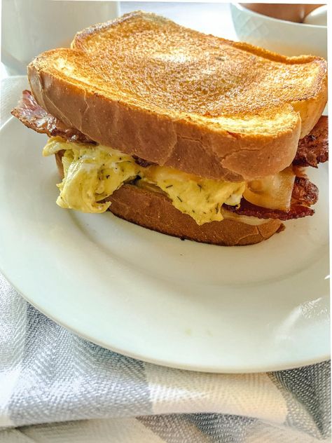 Bacon Egg Cheese Sandwich, Eggslut Sandwich, Bacon Aesthetic, Bacon Egg And Cheese Biscuits, Egg And Bacon Sandwich, Bacon Egg Sandwich, Fried Egg Sandwich Recipe, Coffee And Sandwich, Breakfast Egg Sandwich