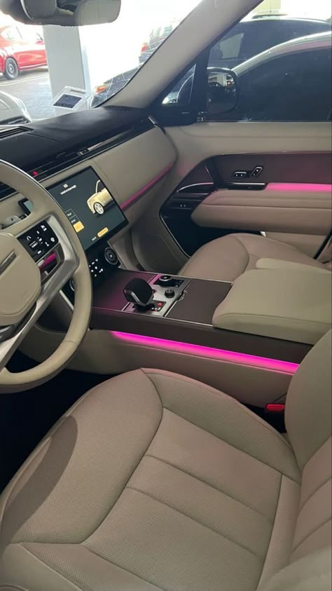 Nice Cars Black, Range Rover Aesthetic Interior, Inside Range Rover, Range Rover White, Range Rover Interior, Dream Cars Range Rovers, Range Rover Black, Luxury Cars Range Rover, Luxury Car Interior