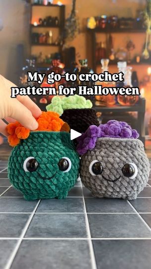 Mini Cauldron, Plushie Crochet, Witches Cauldron, The Cutest, Crochet Patterns, Yarn, Halloween, Crochet, Pattern