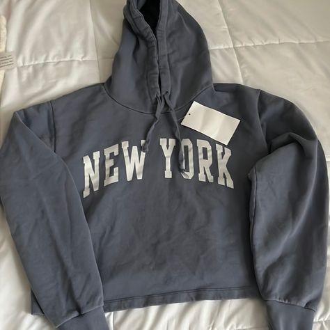 Brandy Melville John Galt Women’s Blue New York Hoodie Nwt Sz S Brand: John Galt (Sub-Brand Of Brandy Melville) Department: Women’s Size: Small Color: Blue, White Style: Cropped Hoodie Fit: Junior, Cropped Closure: Pullover Neckline: Crew Occasion: Casual, Everyday Sleeve Length: Long Pattern: Solid Material: 100% Cotton Garment Care: Machine Wash Condition: Nwt Approximate Measurements: Pit To Pit Features: Hood With Drawstring, New York Lettering, Brown Christy Hoodie, Brandy Hoodies, Brandy Melville Hoodies, Brandy Melville Christy Hoodie, Nantucket Sweatshirt, Brandy Melville Hoodie, Christy Hoodie, New York Hoodie, Brandy Melville Jacket