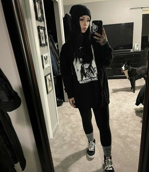 Alt Outfit Winter, Briana Todd, Gothic Fashion Casual, Visual Motivation, Elder Emo, Boho Winter Outfits, Casual Goth, Alternative Aesthetic, Cold Fashion