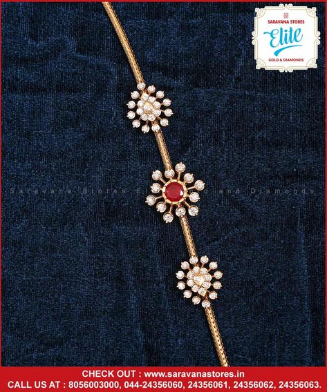 Simple yet elegant chain that accentuates well on both casuals and party wears #chain  Check out : www.saravanastores.in  Call us at : 8056003000, 044-24356060, 6061, 044-24356062, 044-24356063   #chaindesign #chainmodels #chaincollection #chainset #saravana #saravanaelite #saravanadiamond #diamonds #diamondring #engagementnecklace #necklace #weddingnecklace #jewellery #finejewelry #wedding #diamondjewelry #diamondnecklace  #Chennai #TNagar #Tambaram #Tirunelveli #SaravanaStoresEliteDiamonds Diamond Mugappu Designs, Thalli Chain Designs Gold, Mugappu Designs Chains, Thali Chain Designs Gold Latest, Thali Chain Designs Gold, Mugappu Designs, Chain Designs Gold, Kodi Design, Thali Chain