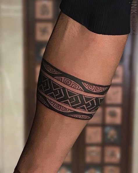 Armband Tattoo Mann, Bracelet Tattoo For Man, Wellen Tattoo, Leg Band Tattoos, Tato Maori, Armband Tattoos For Men, Wrist Band Tattoo, Band Tattoos For Men, Tato Suku