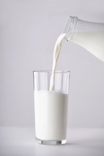 Free Photo | Front view pouring milk into the little glass on white, drink creamery dairy milk Homemade Oatmeal Cookies, Liquid Cheese, Danger Photo, Milk Photography, Grass Jelly, White Drinks, Drinking Milk, Homemade Oatmeal, Lilac Background